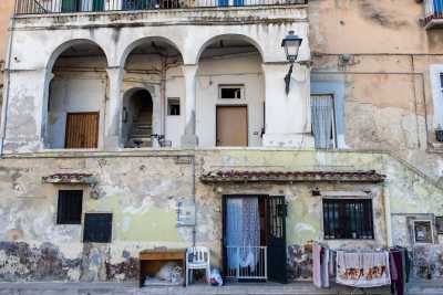 Tra archi, edicole e sottani viaggio nella "Bari Vecchia pi� vera": l� dove la movida non � arrivata